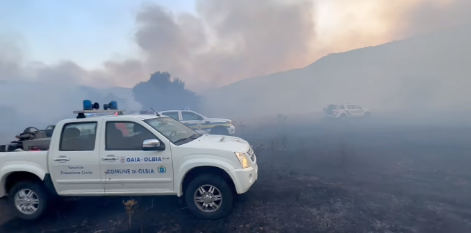 Numerosi incendi ed evacuati in Sardegna